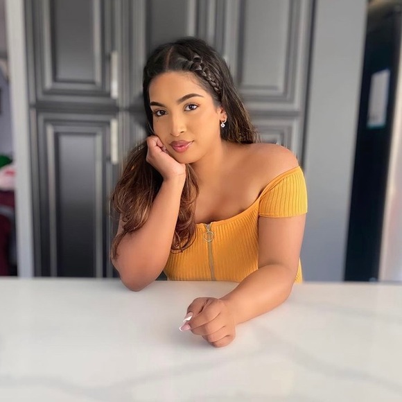 Yellow Off-shoulder Bodycon Dress - Picture 4 of 4